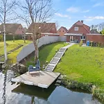 With 2 Bedrooms Apartment *