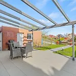 With 2 Bedrooms Apartment Timmel