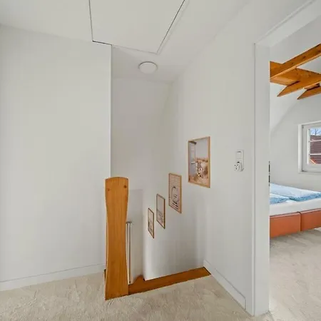 With 2 Bedrooms * Timmel