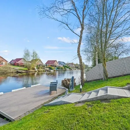 With 2 Bedrooms Апартаменты *