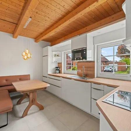 With 2 Bedrooms * Timmel